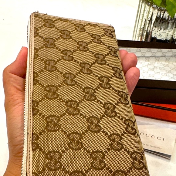 Authentic Gucci Tan Monogram Zippy Wallet - Picture 8 of 15